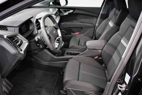Audi Q4 e-tron 40 Advanced Edition Navigatie Climate Control DAB Led Electrisch bedienbare achterklep 19" Lichtmetalen velgen