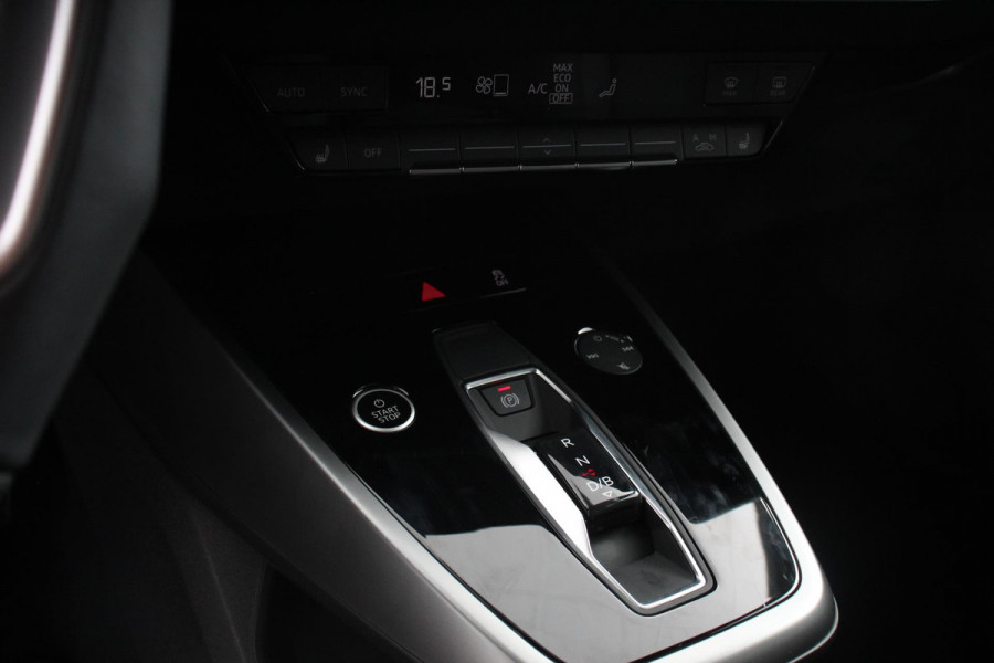 Audi Q4 e-tron 40 Advanced Edition Navigatie Climate Control DAB Led Electrisch bedienbare achterklep 19" Lichtmetalen velgen