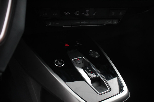 Audi Q4 e-tron 40 Advanced Edition Navigatie Climate Control DAB Led Electrisch bedienbare achterklep 19" Lichtmetalen velgen