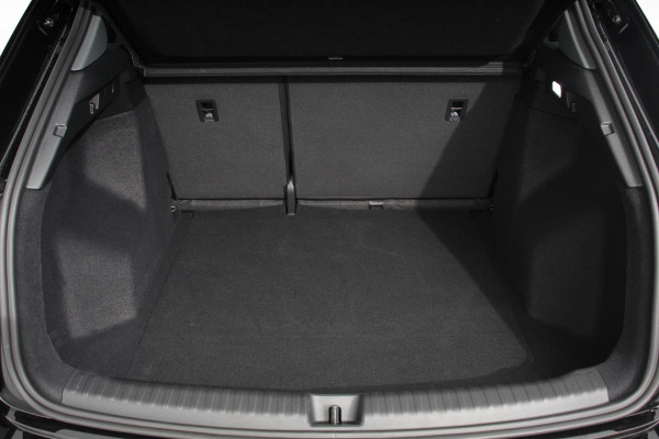 Audi Q4 e-tron 40 Advanced Edition Navigatie Climate Control DAB Led Electrisch bedienbare achterklep 19" Lichtmetalen velgen