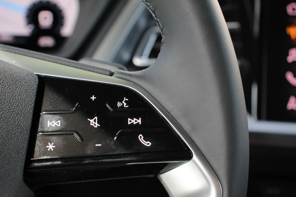 Audi Q4 e-tron 40 Advanced Edition Navigatie Climate Control DAB Led Electrisch bedienbare achterklep 19" Lichtmetalen velgen