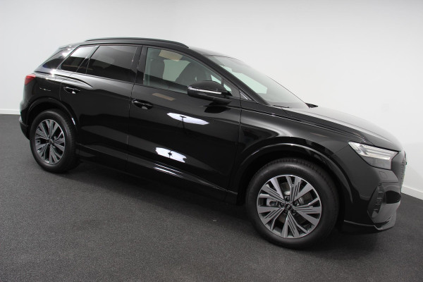 Audi Q4 e-tron 40 Advanced Edition Navigatie Climate Control DAB Led Electrisch bedienbare achterklep 19" Lichtmetalen velgen