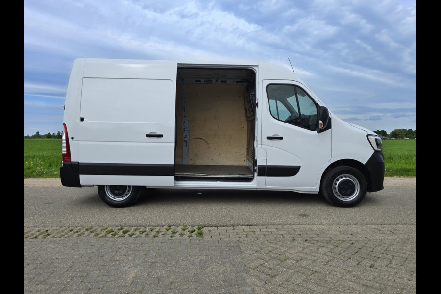 Renault Master T33 2.3 dCi 135 L2 H2 - 135 Pk - Euro 6 - Airco - Cruise Control