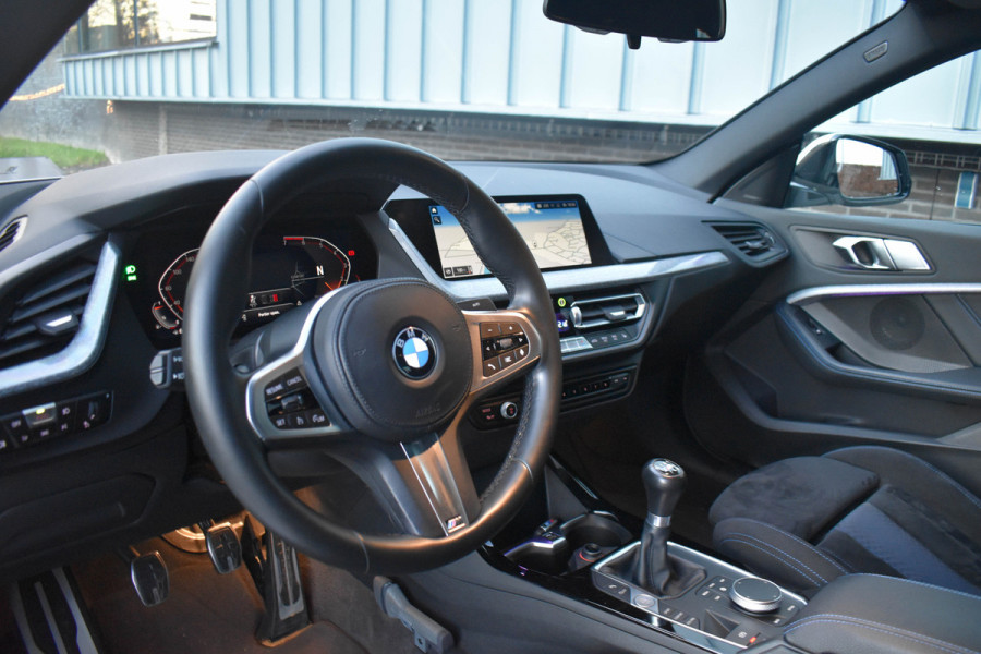 BMW 2 Serie Gran Coupé 218i M-Sport | Schaalstoel | Carplay | Virtual | NL Auto | Stoelverwarming