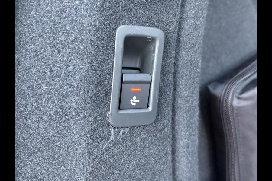 Audi A4 Avant 35 TFSI Advanced Edition | Wegklapbare Trekhaak | Elek. Kofferklep | Parkeersensoren | DAB |