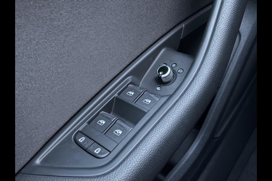 Audi A4 Avant 35 TFSI Advanced Edition | Wegklapbare Trekhaak | Elek. Kofferklep | Parkeersensoren | DAB |