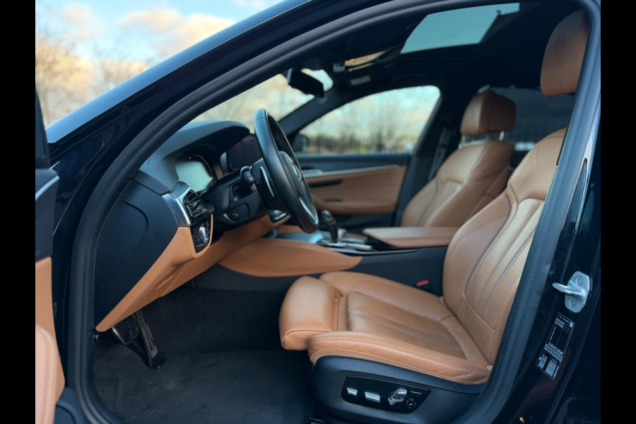BMW 5 Serie 530i High Executive Edition M Sport Camera/ Panoramadak / Adaptieve / Head-Up / Memory