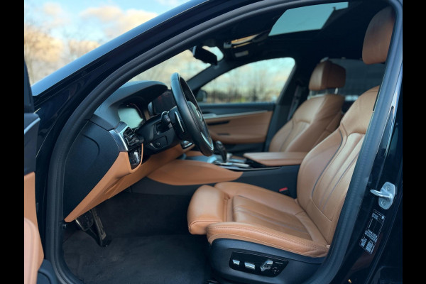 BMW 5 Serie 530i High Executive Edition M Sport Camera/ Panoramadak / Adaptieve / Head-Up / Memory