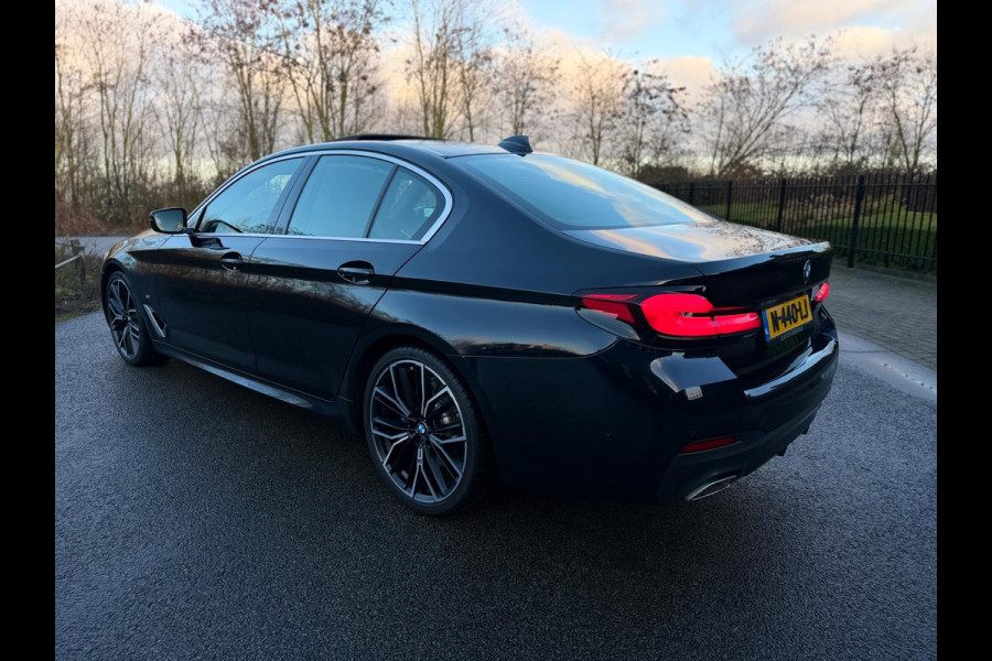 BMW 5 Serie 530i High Executive Edition M Sport Camera/ Panoramadak / Adaptieve / Head-Up / Memory