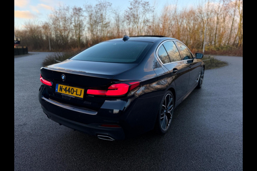 BMW 5 Serie 530i High Executive Edition M Sport Camera/ Panoramadak / Adaptieve / Head-Up / Memory