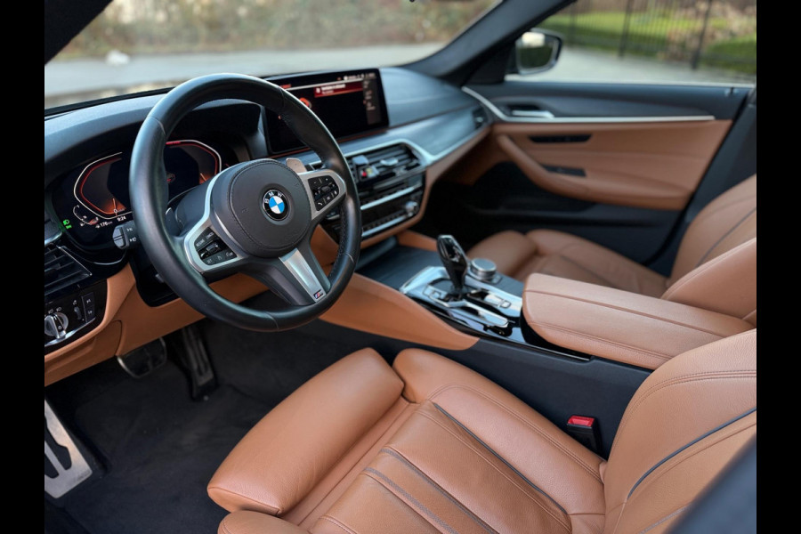 BMW 5 Serie 530i High Executive Edition M Sport Camera/ Panoramadak / Adaptieve / Head-Up / Memory