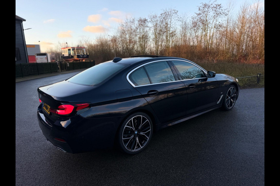 BMW 5 Serie 530i High Executive Edition M Sport Camera/ Panoramadak / Adaptieve / Head-Up / Memory