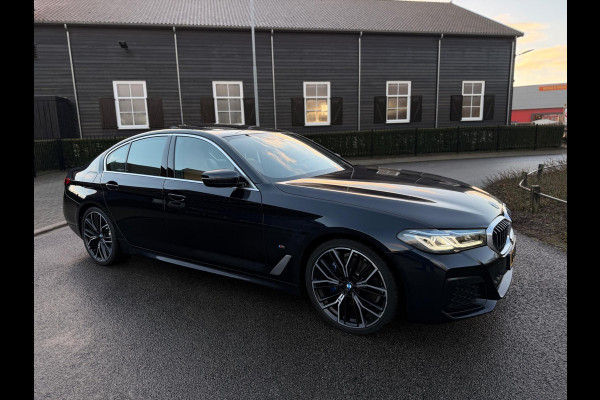 BMW 5 Serie 530i High Executive Edition M Sport Camera/ Panoramadak / Adaptieve / Head-Up / Memory