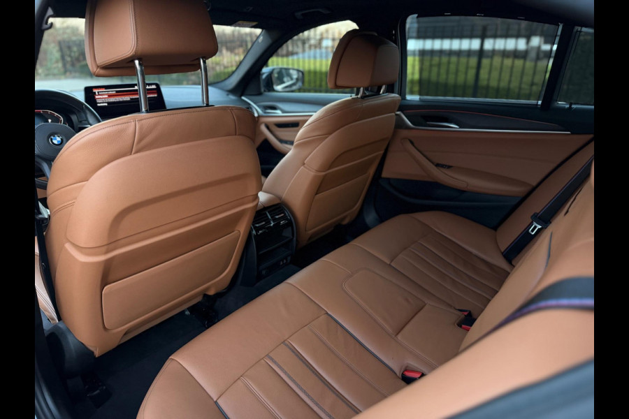 BMW 5 Serie 530i High Executive Edition M Sport Camera/ Panoramadak / Adaptieve / Head-Up / Memory