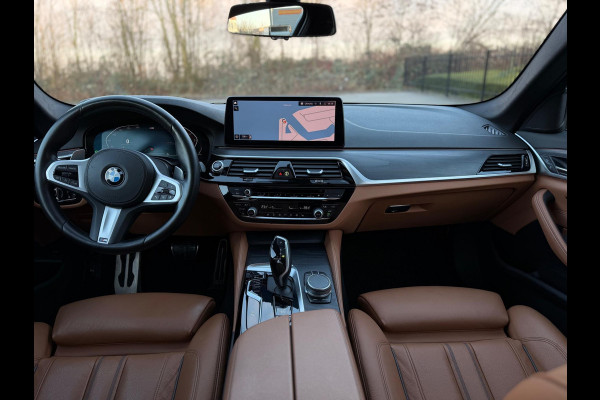 BMW 5 Serie 530i High Executive Edition M Sport Camera/ Panoramadak / Adaptieve / Head-Up / Memory
