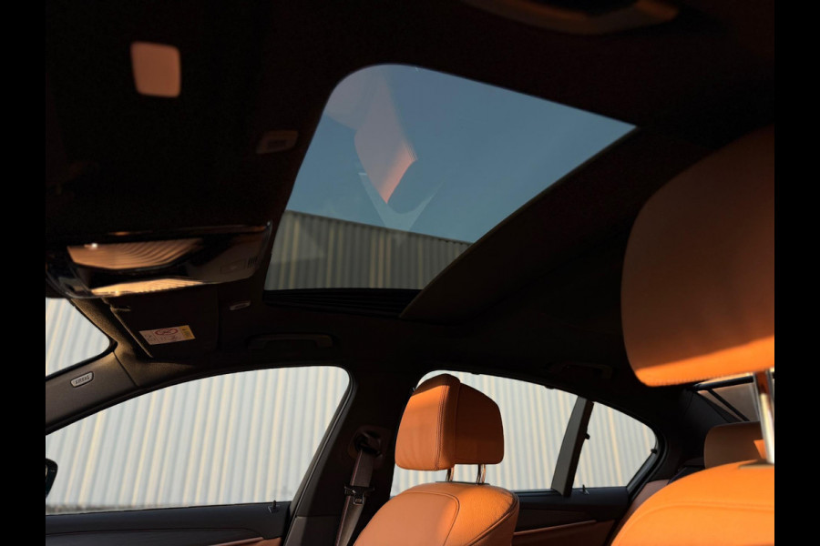 BMW 5 Serie 530i High Executive Edition M Sport Camera/ Panoramadak / Adaptieve / Head-Up / Memory