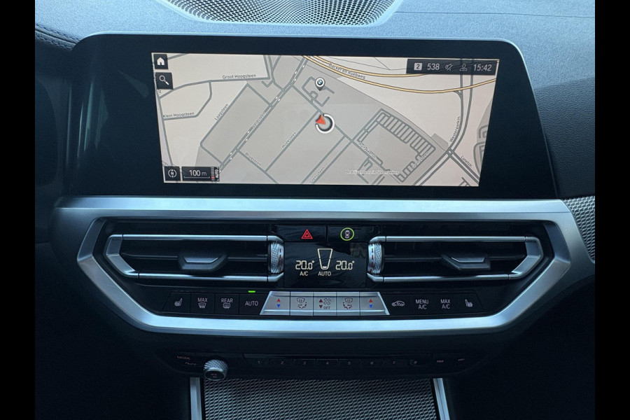 BMW 3-serie 320i High Executive M Sport Automaat /  19 Inch / Head-Up display / Active Cruise control / HiFi / Shadow Line