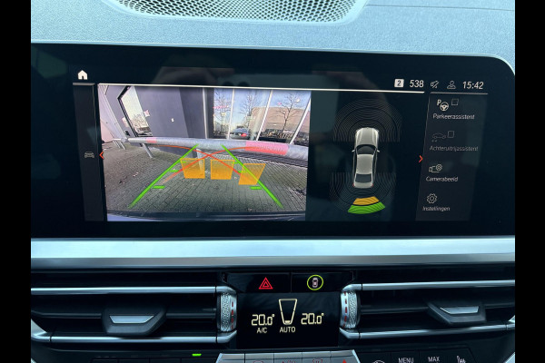 BMW 3-serie 320i High Executive M Sport Automaat /  19 Inch / Head-Up display / Active Cruise control / HiFi / Shadow Line