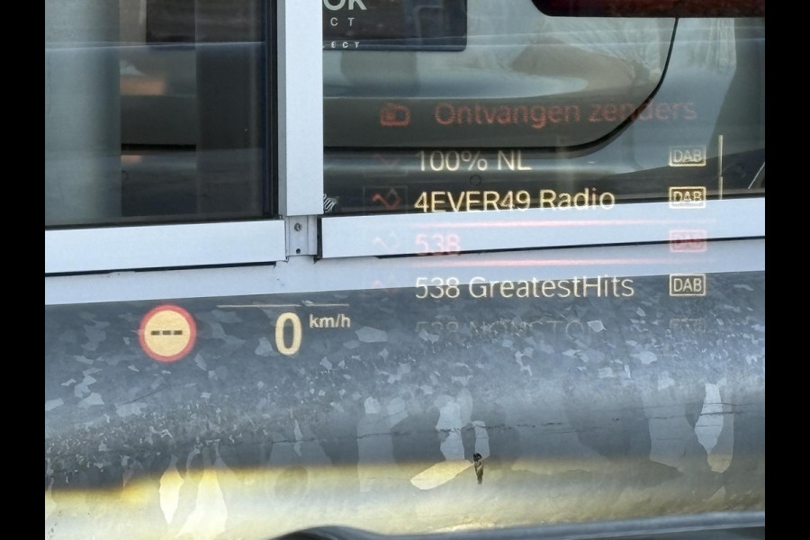 BMW 3-serie 320i High Executive M Sport Automaat /  19 Inch / Head-Up display / Active Cruise control / HiFi / Shadow Line