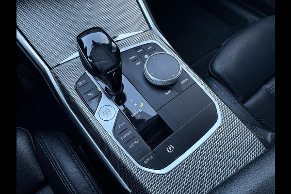 BMW 3-serie 320i High Executive M Sport Automaat /  19 Inch / Head-Up display / Active Cruise control / HiFi / Shadow Line
