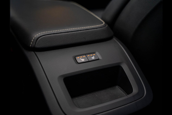 Volvo XC60 2.0 Recharge T6 AWD R-Design / Pano / Memory / Trekhaak / Blis / Camera