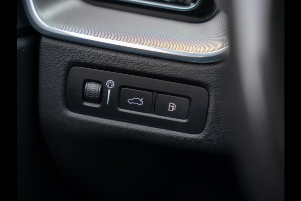 Volvo XC60 2.0 Recharge T6 AWD R-Design / Pano / Memory / Trekhaak / Blis / Camera