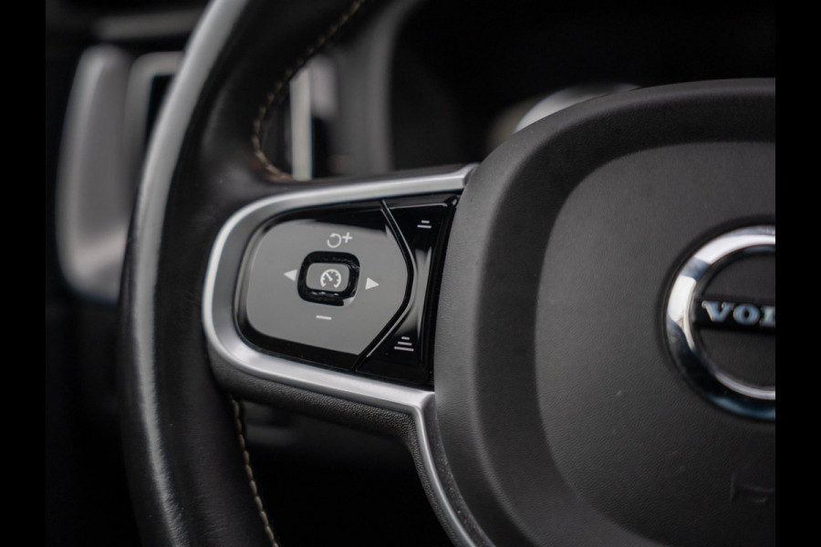 Volvo XC60 2.0 Recharge T6 AWD R-Design / Pano / Memory / Trekhaak / Blis / Camera