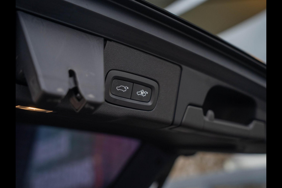 Volvo XC60 2.0 Recharge T6 AWD R-Design / Pano / Memory / Trekhaak / Blis / Camera
