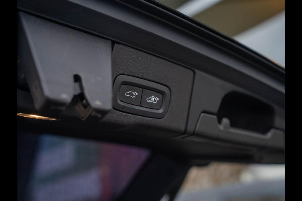 Volvo XC60 2.0 Recharge T6 AWD R-Design / Pano / Memory / Trekhaak / Blis / Camera