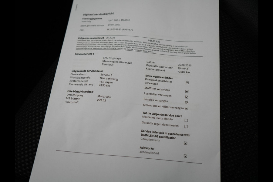 Mercedes-Benz GLC 300e 4MATIC Premium Plug In Hybrid 320pk Dealer O.H. PHEV | Trekhaak Af Fabriek | Panodak | Camera | Lederen Sportstoelen Verwarmd | Sfeerverlichting | Apple Carplay | Sidesteps | Navigatie | DAB |