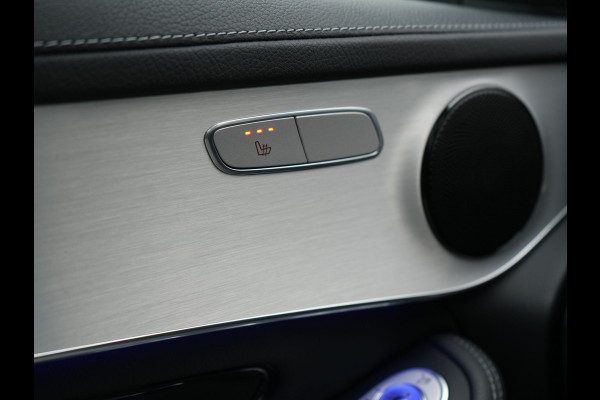 Mercedes-Benz GLC 300e 4MATIC Premium Plug In Hybrid 320pk Dealer O.H. PHEV | Trekhaak Af Fabriek | Panodak | Camera | Lederen Sportstoelen Verwarmd | Sfeerverlichting | Apple Carplay | Sidesteps | Navigatie | DAB |