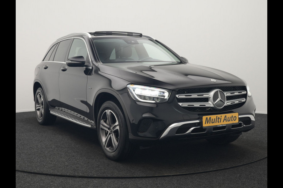 Mercedes-Benz GLC 300e 4MATIC Premium Plug In Hybrid 320pk Dealer O.H. PHEV | Trekhaak Af Fabriek | Panodak | Camera | Lederen Sportstoelen Verwarmd | Sfeerverlichting | Apple Carplay | Sidesteps | Navigatie | DAB |
