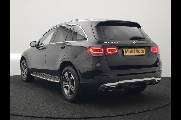 Mercedes-Benz GLC 300e 4MATIC Premium Plug In Hybrid 320pk Dealer O.H. PHEV | Trekhaak Af Fabriek | Panodak | Camera | Lederen Sportstoelen Verwarmd | Sfeerverlichting | Apple Carplay | Sidesteps | Navigatie | DAB |