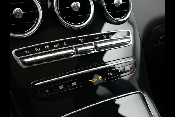 Mercedes-Benz GLC 300e 4MATIC Premium Plug In Hybrid 320pk Dealer O.H. PHEV | Trekhaak Af Fabriek | Panodak | Camera | Lederen Sportstoelen Verwarmd | Sfeerverlichting | Apple Carplay | Sidesteps | Navigatie | DAB |