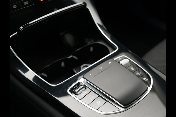 Mercedes-Benz GLC 300e 4MATIC Premium Plug In Hybrid 320pk Dealer O.H. PHEV | Trekhaak Af Fabriek | Panodak | Camera | Lederen Sportstoelen Verwarmd | Sfeerverlichting | Apple Carplay | Sidesteps | Navigatie | DAB |