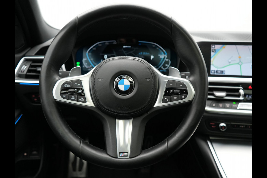 BMW 3 Serie Touring 330e M Sport Plug In Hybrid 293pk Dealer O.H. PHEV | Trekhaak Af Fabriek | Panodak | Head Up | Adaptive Cruise | 360 Camera | Laser LED | Lederen Sportstoelen Memory & Verwarmd | Apple Carplay | Sfeerverlichting | 19"L.M |