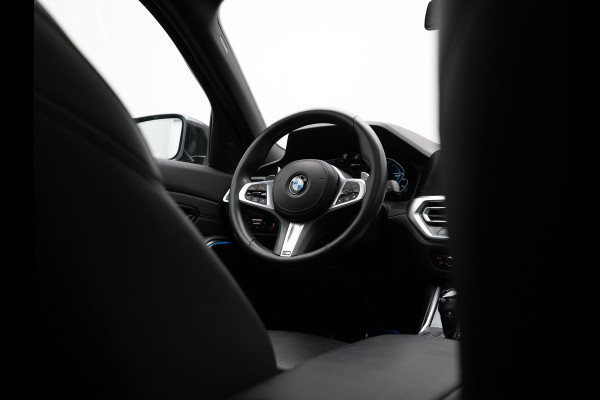 BMW 3 Serie Touring 330e M Sport Plug In Hybrid 293pk Dealer O.H. PHEV | Trekhaak Af Fabriek | Panodak | Head Up | Adaptive Cruise | 360 Camera | Laser LED | Lederen Sportstoelen Memory & Verwarmd | Apple Carplay | Sfeerverlichting | 19"L.M |