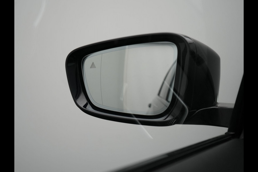 BMW 3 Serie Touring 330e M Sport Plug In Hybrid 293pk Dealer O.H. PHEV | Trekhaak Af Fabriek | Panodak | Head Up | Adaptive Cruise | 360 Camera | Laser LED | Lederen Sportstoelen Memory & Verwarmd | Apple Carplay | Sfeerverlichting | 19"L.M |