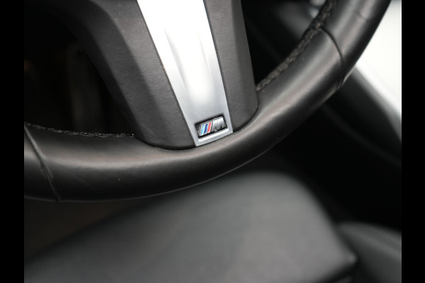 BMW 3 Serie Touring 330e M Sport Plug In Hybrid 293pk Dealer O.H. PHEV | Trekhaak Af Fabriek | Panodak | Head Up | Adaptive Cruise | 360 Camera | Laser LED | Lederen Sportstoelen Memory & Verwarmd | Apple Carplay | Sfeerverlichting | 19"L.M |