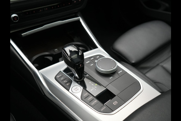BMW 3 Serie Touring 330e M Sport Plug In Hybrid 293pk Dealer O.H. PHEV | Trekhaak Af Fabriek | Panodak | Head Up | Adaptive Cruise | 360 Camera | Laser LED | Lederen Sportstoelen Memory & Verwarmd | Apple Carplay | Sfeerverlichting | 19"L.M |