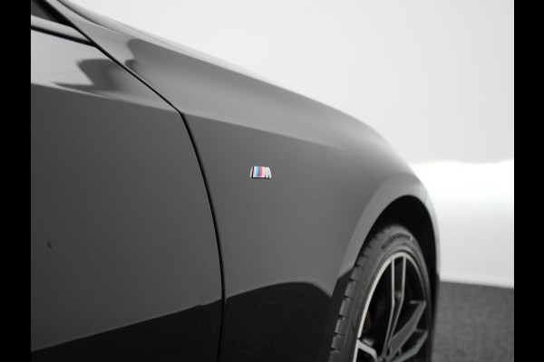 BMW 3 Serie Touring 330e M Sport Plug In Hybrid 293pk Dealer O.H. PHEV | Trekhaak Af Fabriek | Panodak | Head Up | Adaptive Cruise | 360 Camera | Laser LED | Lederen Sportstoelen Memory & Verwarmd | Apple Carplay | Sfeerverlichting | 19"L.M |