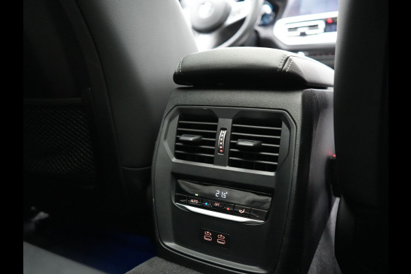 BMW 3 Serie Touring 330e M Sport Plug In Hybrid 293pk Dealer O.H. PHEV | Trekhaak Af Fabriek | Panodak | Head Up | Adaptive Cruise | 360 Camera | Laser LED | Lederen Sportstoelen Memory & Verwarmd | Apple Carplay | Sfeerverlichting | 19"L.M |