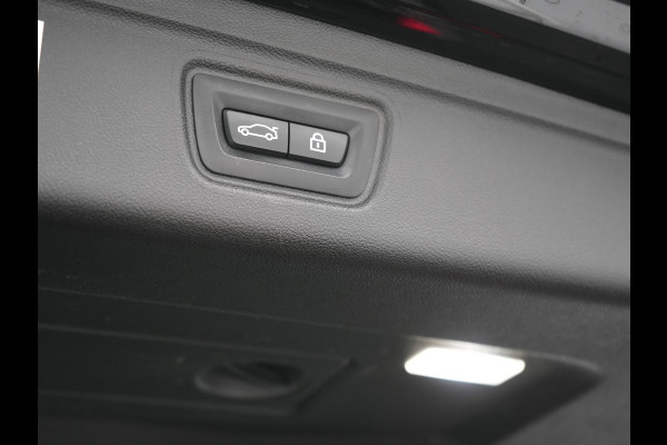 BMW 3 Serie Touring 330e M Sport Plug In Hybrid 293pk Dealer O.H. PHEV | Trekhaak Af Fabriek | Panodak | Head Up | Adaptive Cruise | 360 Camera | Laser LED | Lederen Sportstoelen Memory & Verwarmd | Apple Carplay | Sfeerverlichting | 19"L.M |