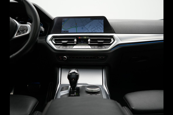 BMW 3 Serie Touring 330e M Sport Plug In Hybrid 293pk Dealer O.H. PHEV | Trekhaak Af Fabriek | Panodak | Head Up | Adaptive Cruise | 360 Camera | Laser LED | Lederen Sportstoelen Memory & Verwarmd | Apple Carplay | Sfeerverlichting | 19"L.M |