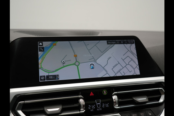 BMW 3 Serie Touring 330e M Sport Plug In Hybrid 293pk Dealer O.H. PHEV | Trekhaak Af Fabriek | Panodak | Head Up | Adaptive Cruise | 360 Camera | Laser LED | Lederen Sportstoelen Memory & Verwarmd | Apple Carplay | Sfeerverlichting | 19"L.M |