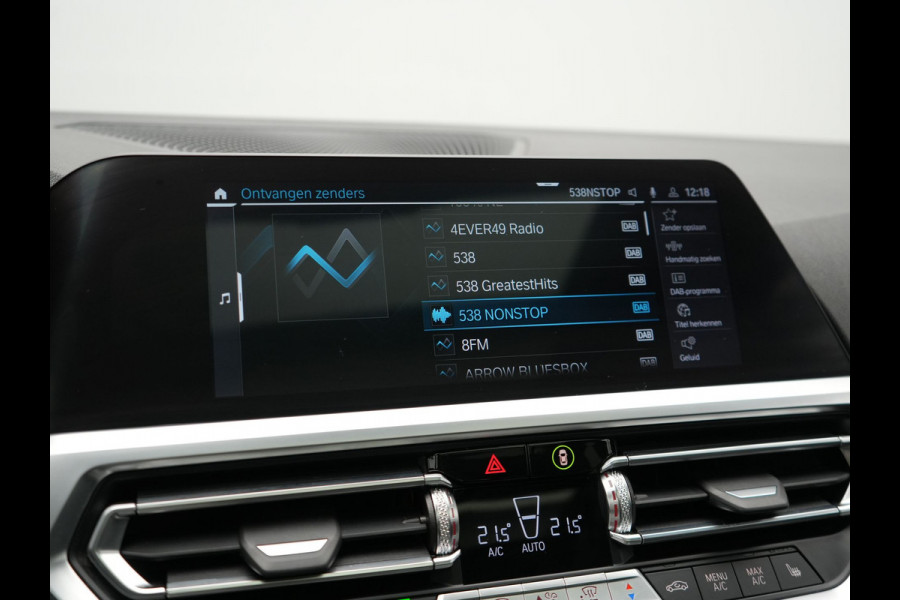 BMW 3 Serie Touring 330e M Sport Plug In Hybrid 293pk Dealer O.H. PHEV | Trekhaak Af Fabriek | Panodak | Head Up | Adaptive Cruise | 360 Camera | Laser LED | Lederen Sportstoelen Memory & Verwarmd | Apple Carplay | Sfeerverlichting | 19"L.M |