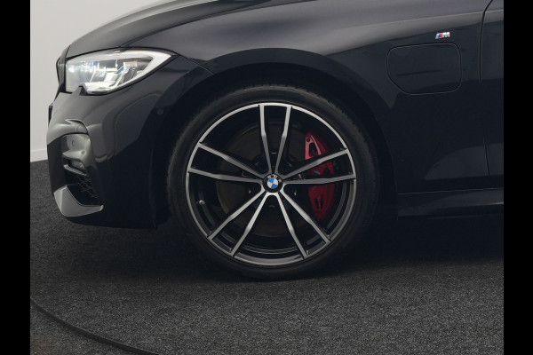BMW 3 Serie Touring 330e M Sport Plug In Hybrid 293pk Dealer O.H. PHEV | Trekhaak Af Fabriek | Panodak | Head Up | Adaptive Cruise | 360 Camera | Laser LED | Lederen Sportstoelen Memory & Verwarmd | Apple Carplay | Sfeerverlichting | 19"L.M |