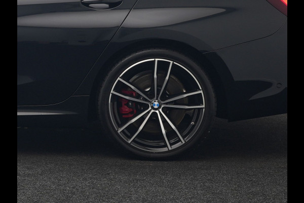 BMW 3 Serie Touring 330e M Sport Plug In Hybrid 293pk Dealer O.H. PHEV | Trekhaak Af Fabriek | Panodak | Head Up | Adaptive Cruise | 360 Camera | Laser LED | Lederen Sportstoelen Memory & Verwarmd | Apple Carplay | Sfeerverlichting | 19"L.M |