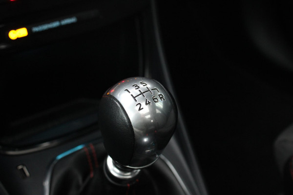 Ford Puma 1.0 EcoBoost Hybrid ST-Line X Tech-Edition | Trekhaak | Stoel + Stuurverwarming | Climate Control | Adaptive Cruise Control | Camera | Navigatie |