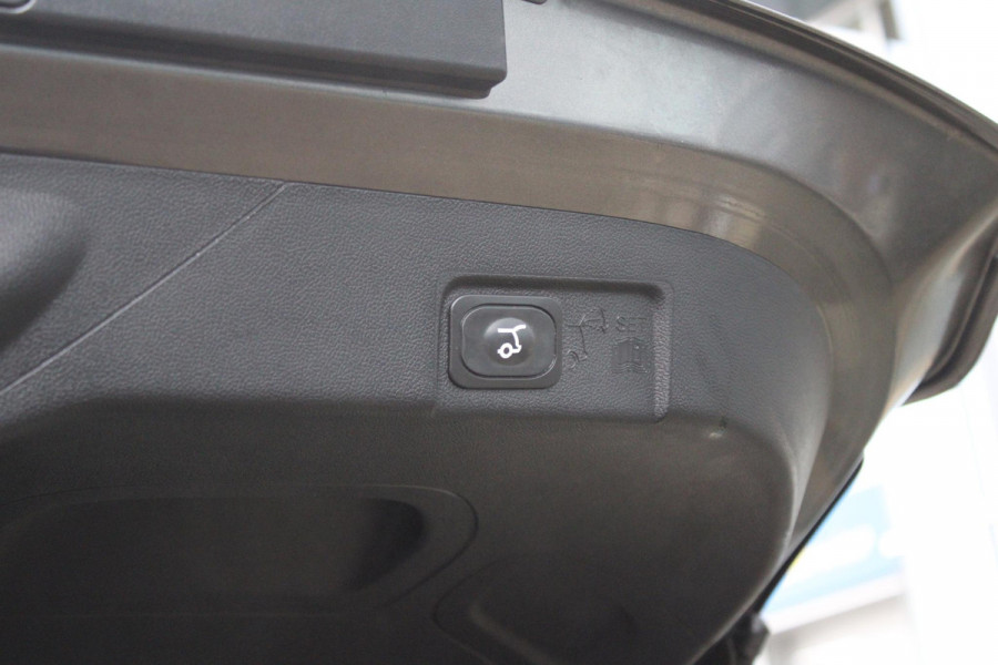 Ford Puma 1.0 EcoBoost Hybrid ST-Line X Tech-Edition | Trekhaak | Stoel + Stuurverwarming | Climate Control | Adaptive Cruise Control | Camera | Navigatie |